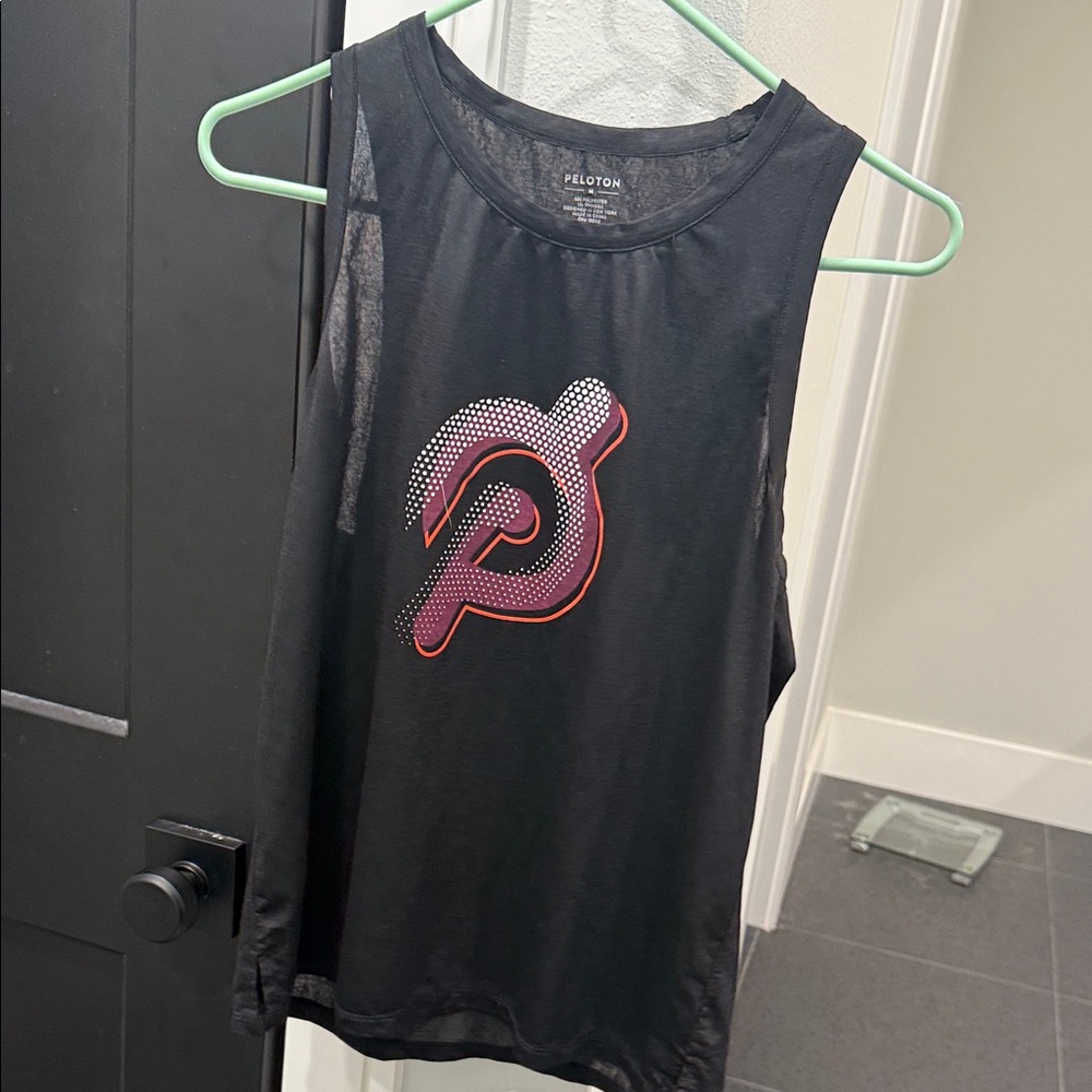 black peloton tank size medium